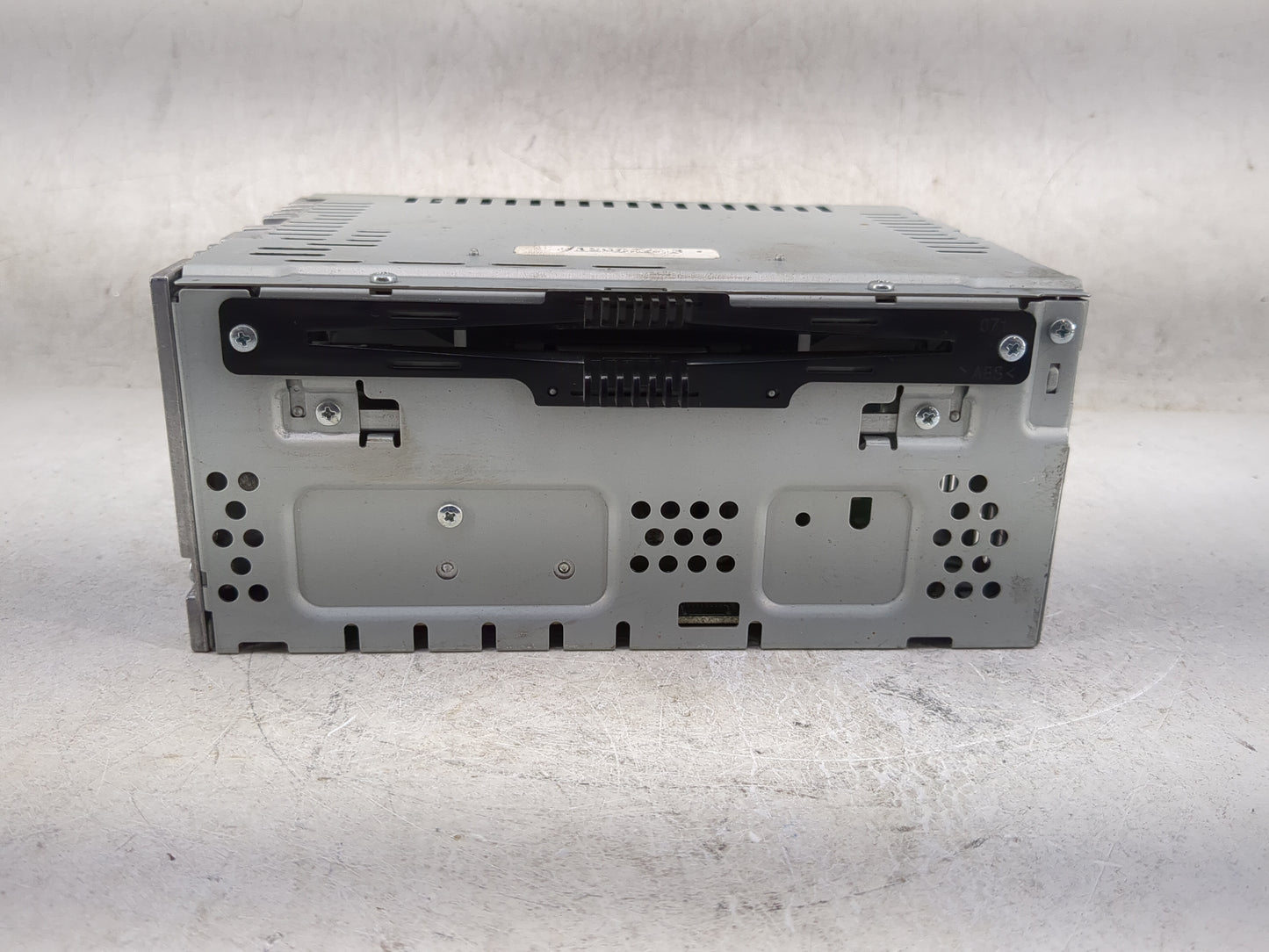 2016-2017 Ford Taurus Radio AM FM Cd Player Receiver Replacement P/N:DG1T-19C107-LD Fits Fits 2016 2017 OEM Used Auto Parts 