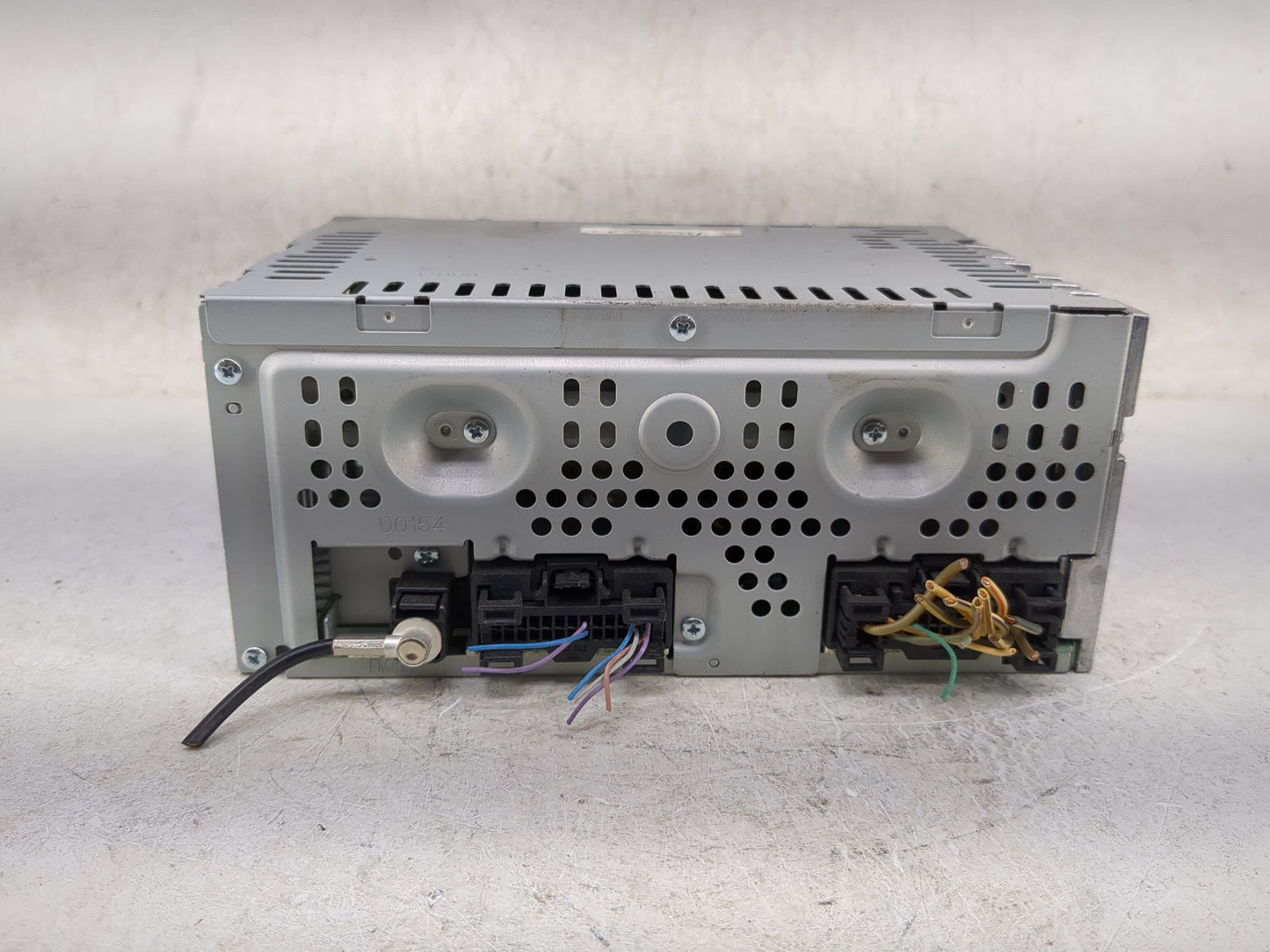 2016-2017 Ford Taurus Radio AM FM Cd Player Receiver Replacement P/N:DG1T-19C107-LD Fits Fits 2016 2017 OEM Used Auto Parts 
