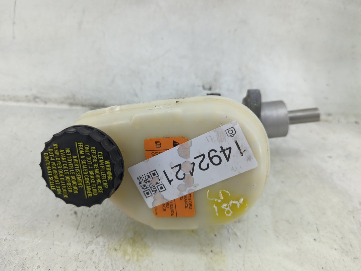 2013-2019 Ford Taurus Brake Master Cylinder 1492421 - Oemusedautoparts1.com
