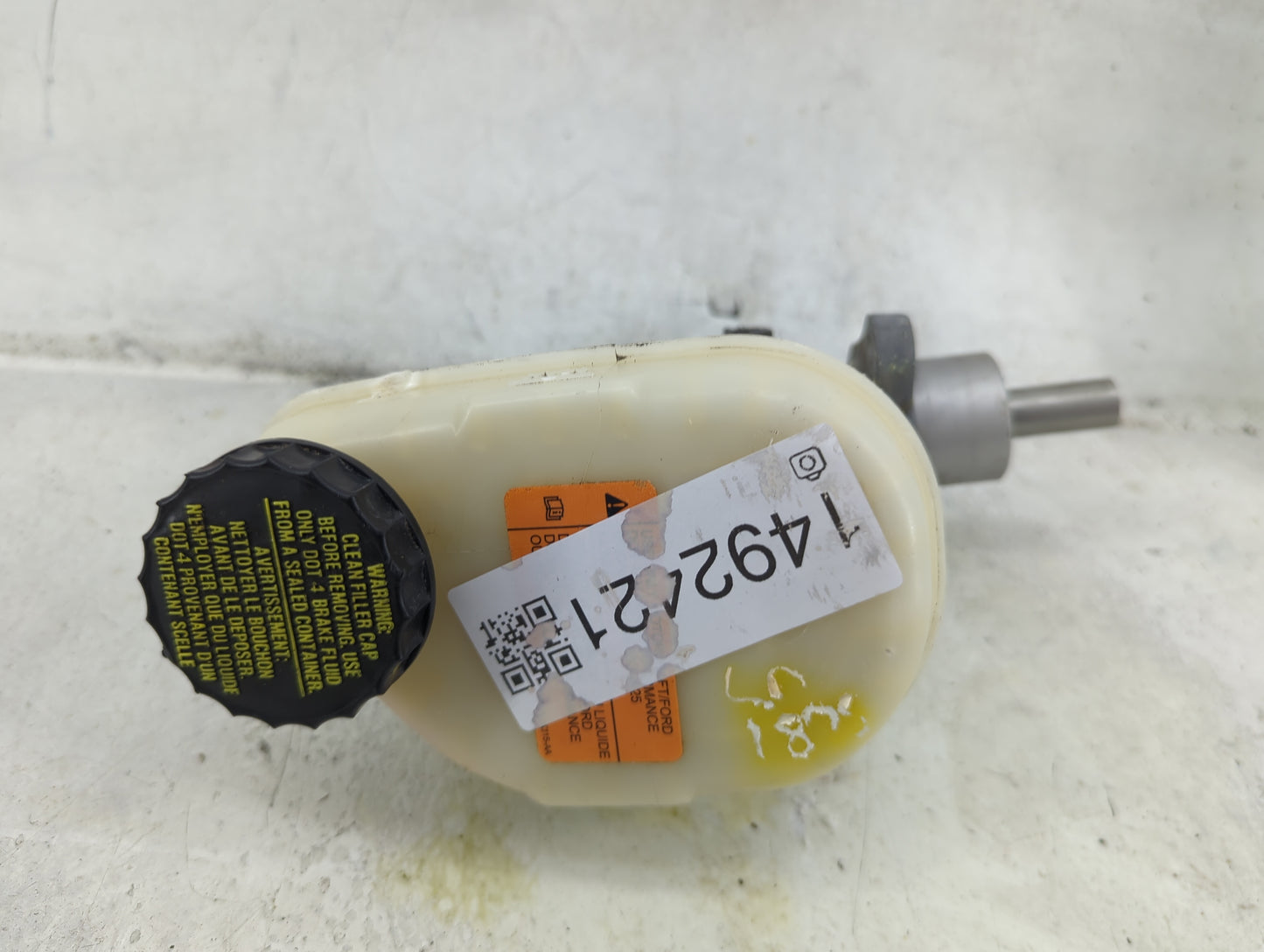 2013-2019 Ford Taurus Brake Master Cylinder 1492421 - Oemusedautoparts1.com