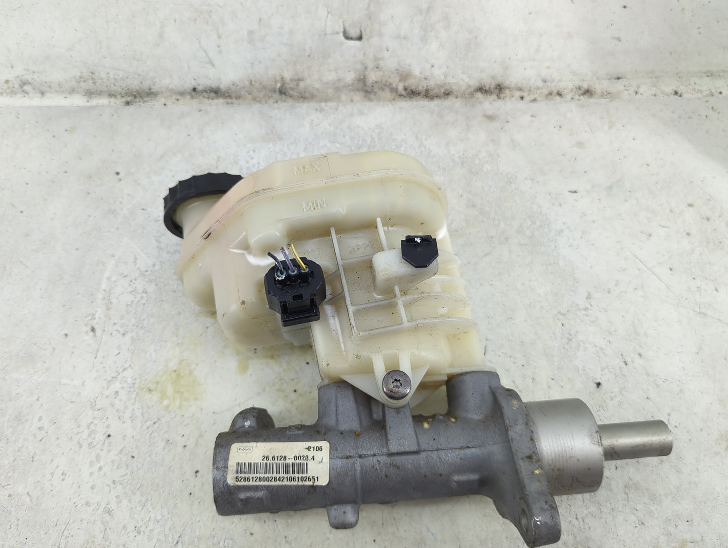 2013-2019 Ford Taurus Brake Master Cylinder 1492421 - Oemusedautoparts1.com