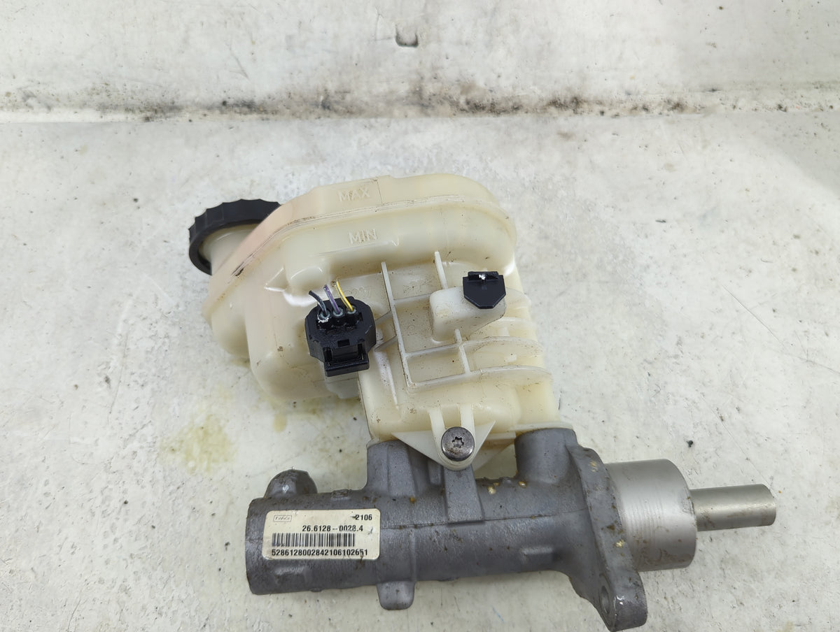 2013-2019 Ford Taurus Brake Master Cylinder 1492421 - Oemusedautoparts1.com