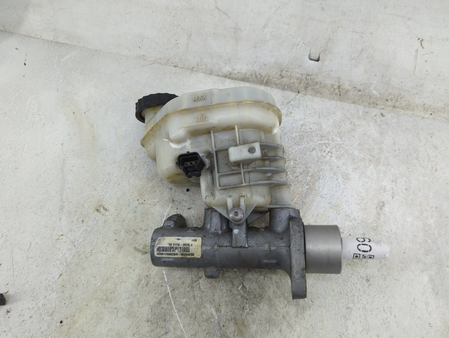 2013-2019 Ford Taurus Brake Master Cylinder 1496560 - Oemusedautoparts1.com
