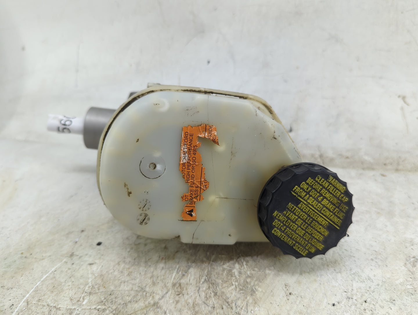 2013-2019 Ford Taurus Brake Master Cylinder 1496560 - Oemusedautoparts1.com