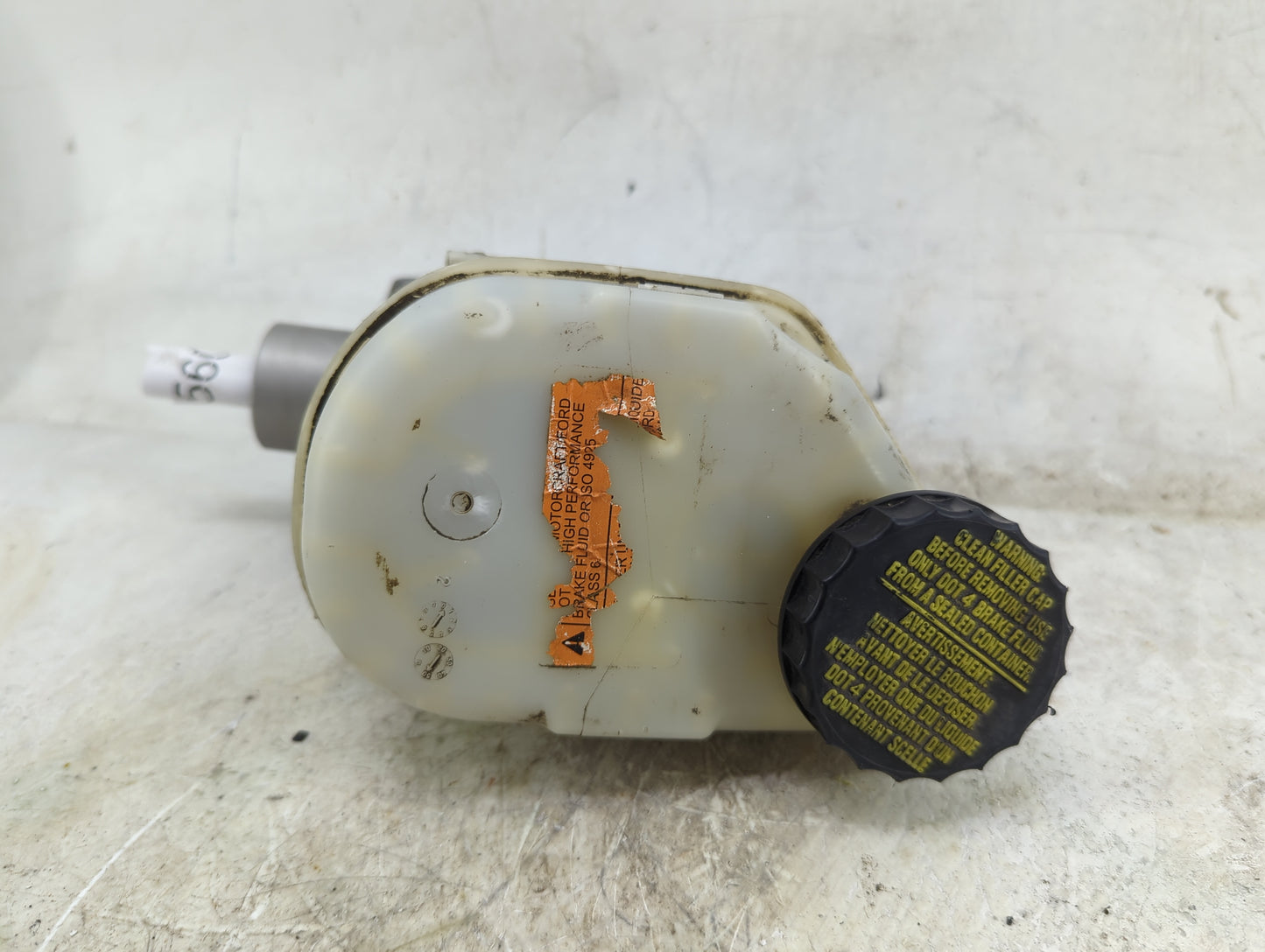 2013-2019 Ford Taurus Brake Master Cylinder 1496560 - Oemusedautoparts1.com