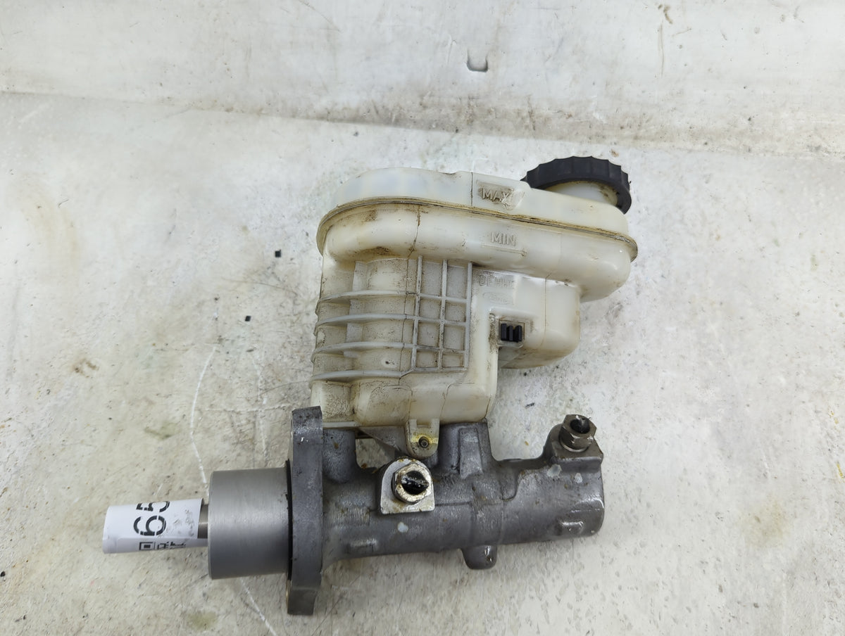 2013-2019 Ford Taurus Brake Master Cylinder 1496560 - Oemusedautoparts1.com