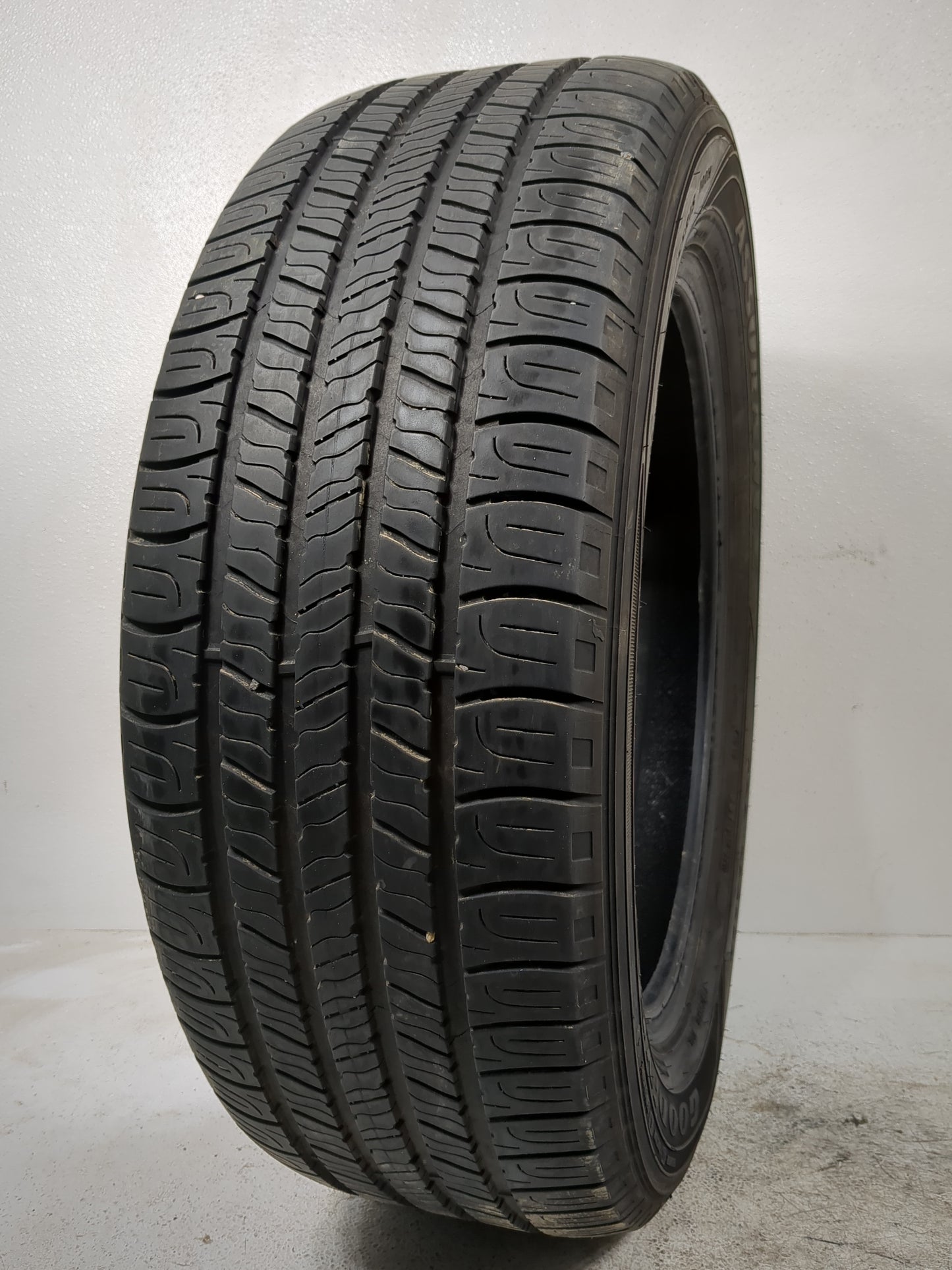 Used Tire 235/55R18 GOODYEAR ASSURANCE ALL SEASON 100H - Tread Depth 6/32 - Oemusedautoparts1.com