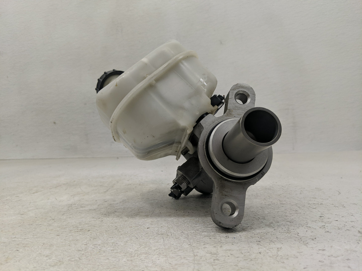 2015-2021 Ford Transit-250 Brake Master Cylinder - Oemusedautoparts1.com