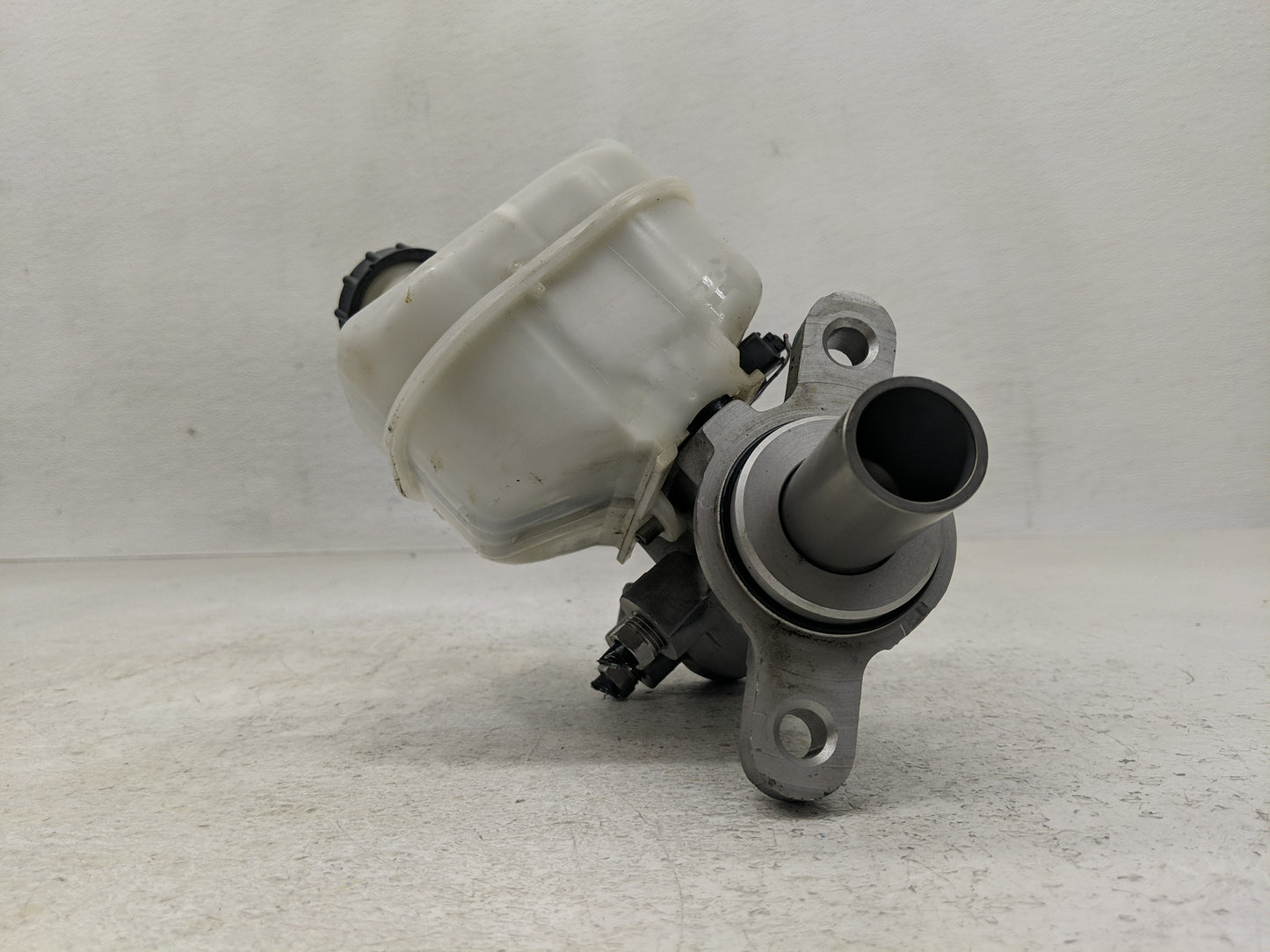2015-2021 Ford Transit-250 Brake Master Cylinder - Oemusedautoparts1.com