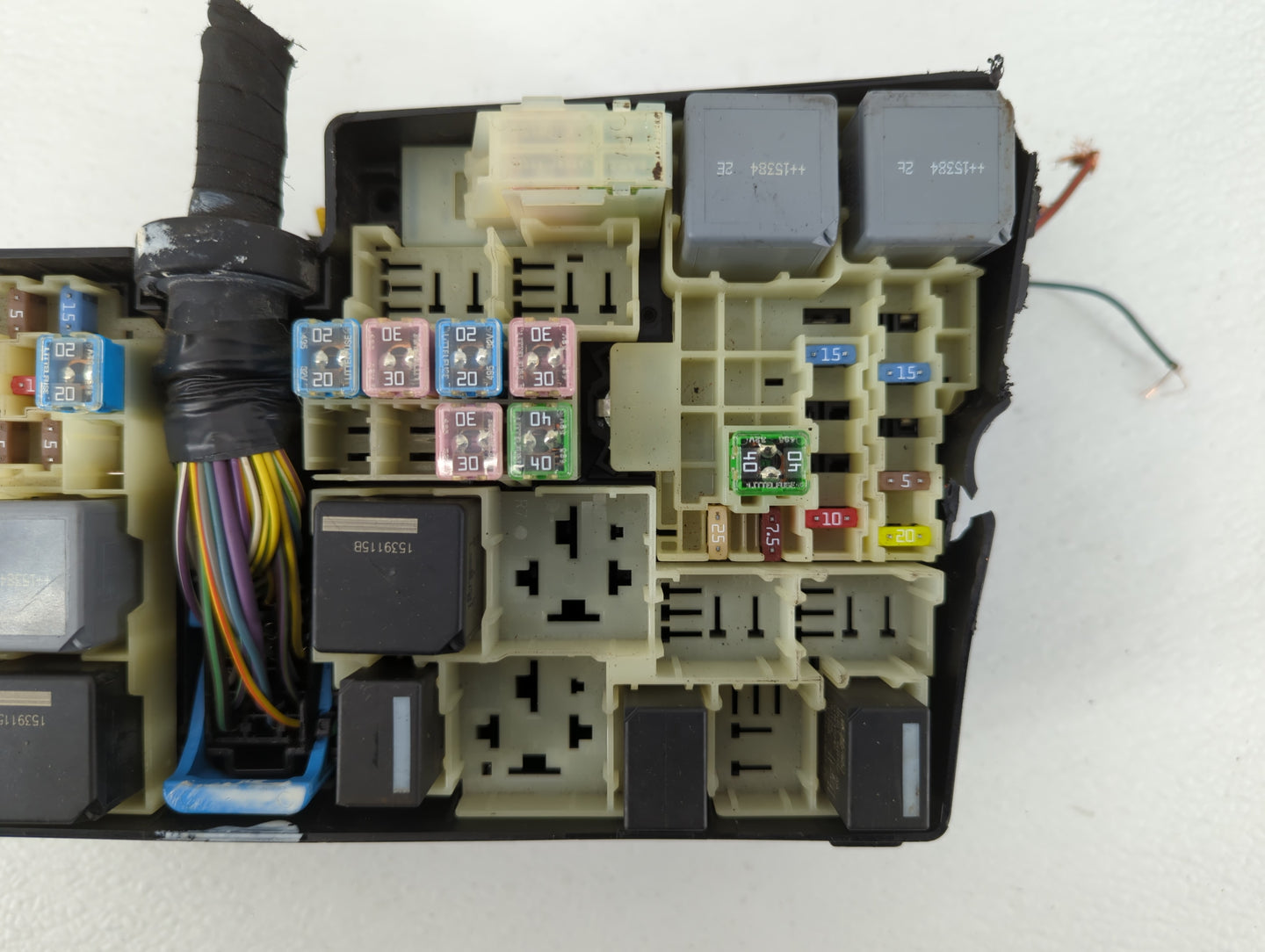 2016 Ford Transit Fusebox Fuse Box Panel Relay Module P/N:E00027328 Fits OEM Used Auto Parts - Oemusedautoparts1.com