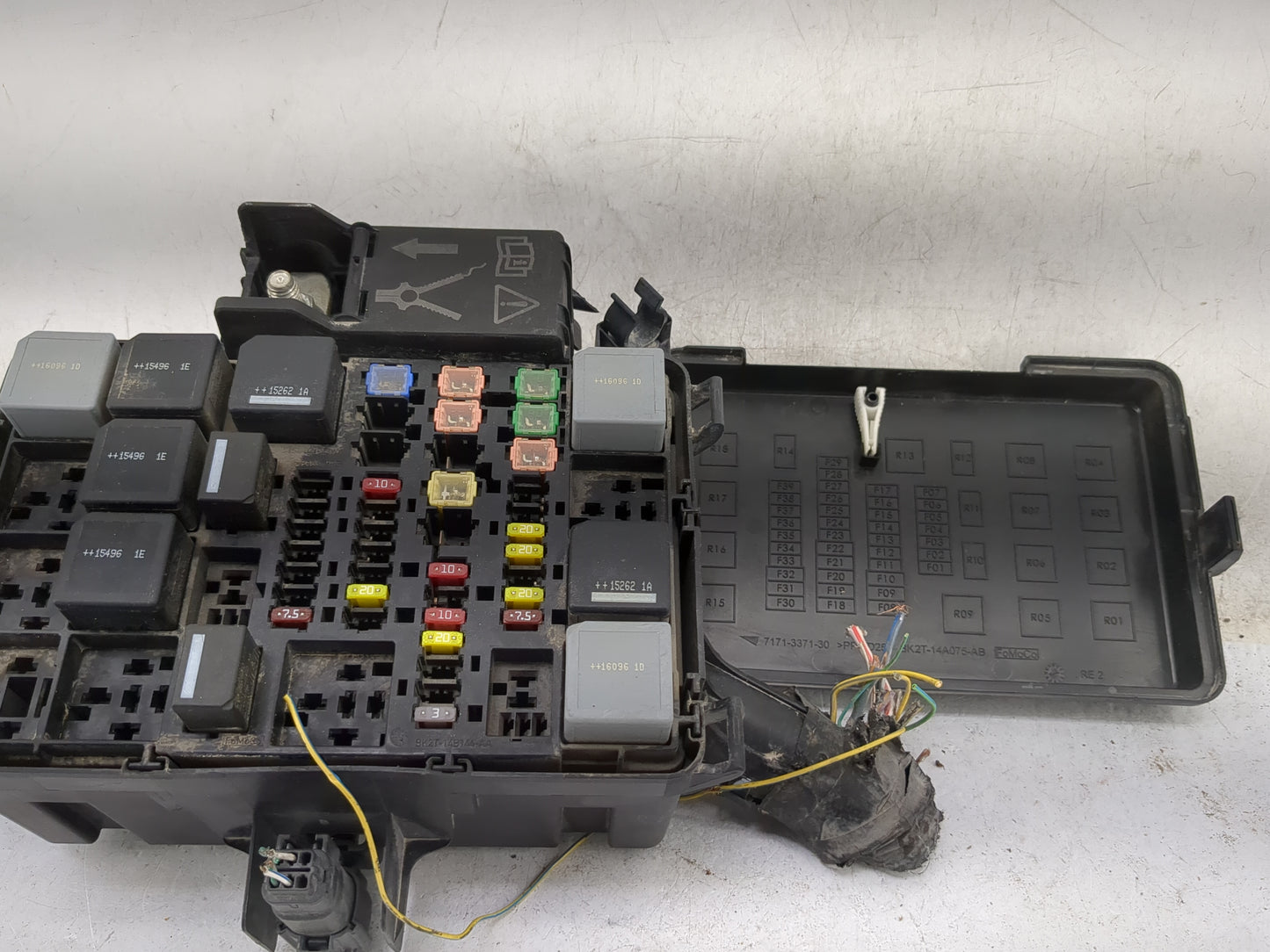 2016 Ford Transit 250 Fusebox Fuse Box Panel Relay Module P/N:BK2T-14A075-AB BK2T-14B144-AA, 7171-3371-30 Fits OEM Used Auto