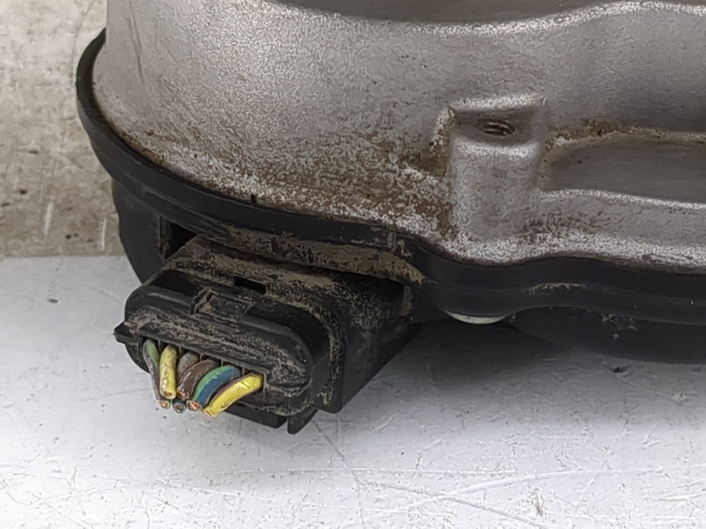 2016 Ford Transit 250 Throttle Body P/N:DA614303421 4E1612A-0819 Fits Fits 2011 2012 2013 2014 2015 2017 2018 2019 OEM Used 