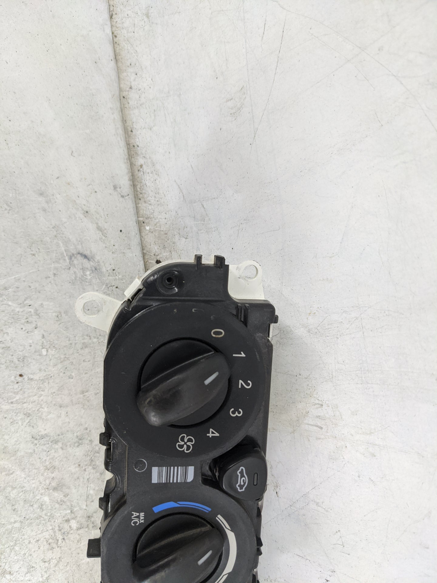2016 Ford Transit 250 Climate Control Module Temperature AC/Heater Replacement Fits Fits 2015 2017 2018 2019 OEM Used Auto P