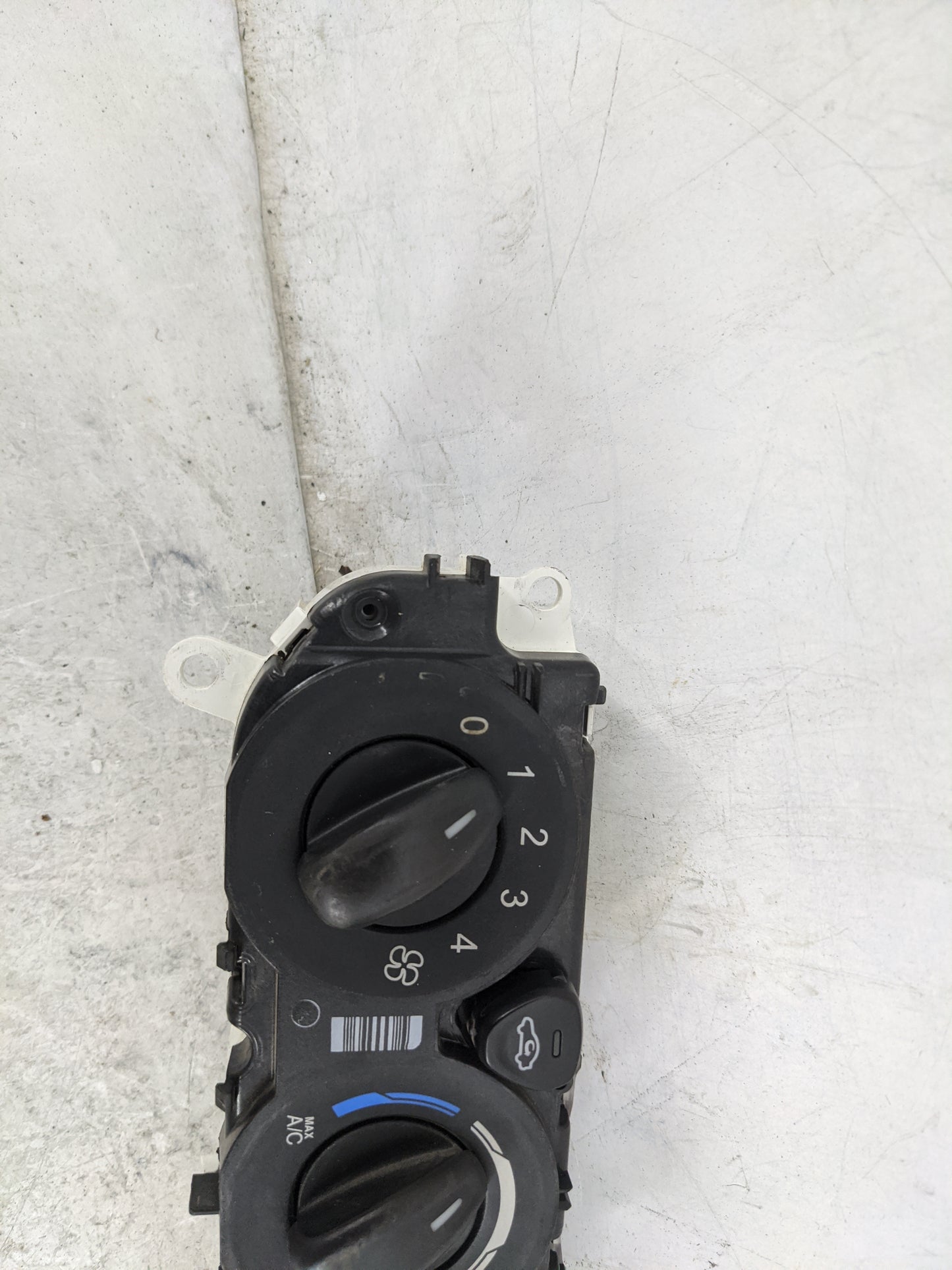 2016 Ford Transit 250 Climate Control Module Temperature AC/Heater Replacement Fits Fits 2015 2017 2018 2019 OEM Used Auto P