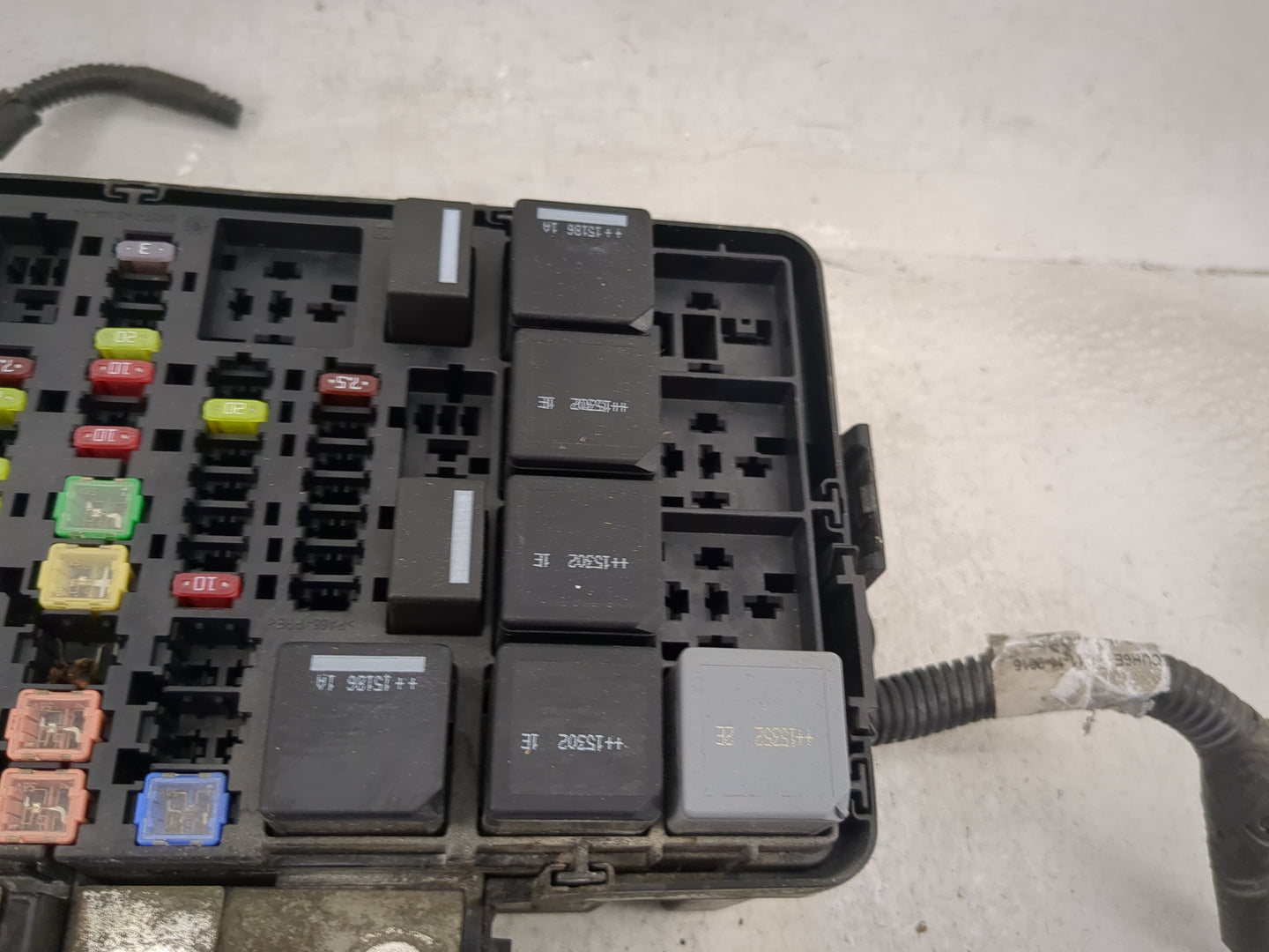 2016 Ford Transit 350 Fusebox Fuse Box Panel Relay Module P/N:7171-3371-30 Fits OEM Used Auto Parts - Oemusedautoparts1.com