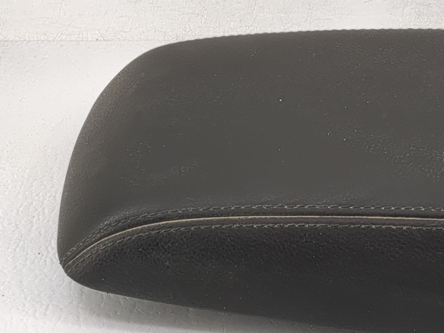 2016 Ford Transit Connect Center Console Armrest Cover Lid P/N:BCAJ011 8765630 Fits OEM Used Auto Parts - Oemusedautoparts1.