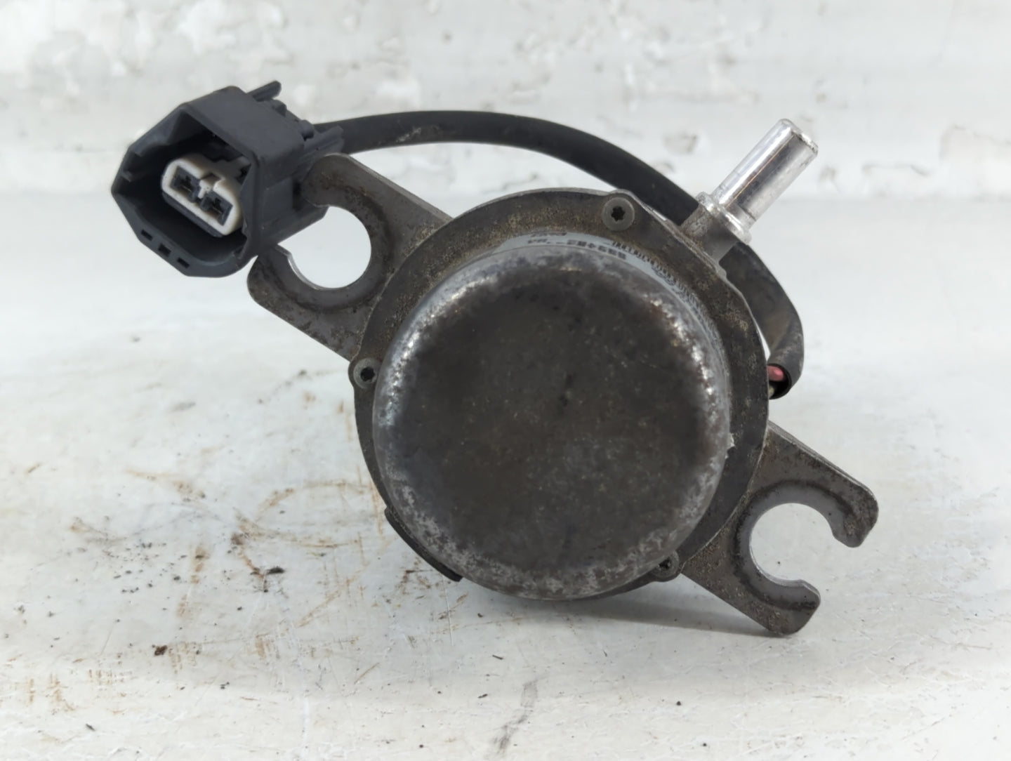 2012-2017 Gmc Acadia Central Vaccum Lock Pump 22819441 - Oemusedautoparts1.com
