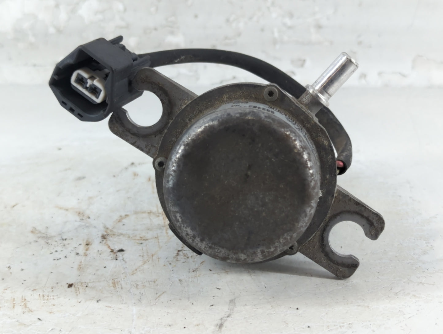 2012-2017 Gmc Acadia Central Vaccum Lock Pump 22819441 - Oemusedautoparts1.com