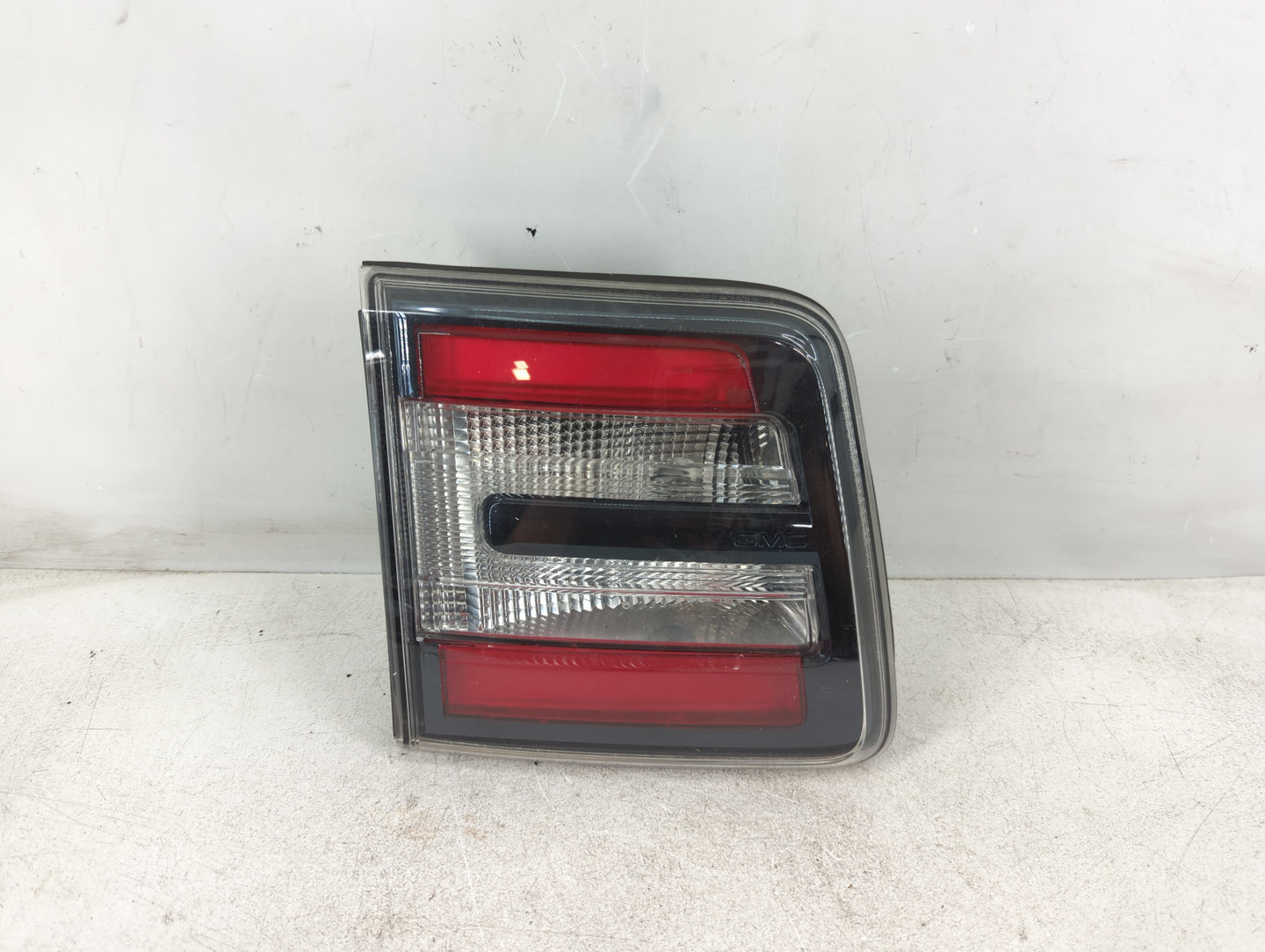 2013-2017 Gmc Acadia Tail Light Assembly Driver Left OEM Fits Fits 2013 2014 2015 2016 2017 OEM Used Auto Parts - Oemusedaut