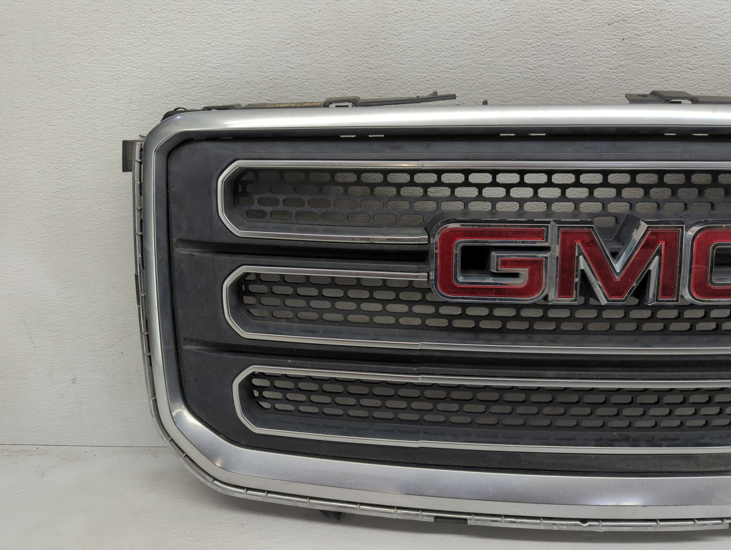 2013-2017 Gmc Acadia Front Grille Bumper Not Included - Oemusedautoparts1.com