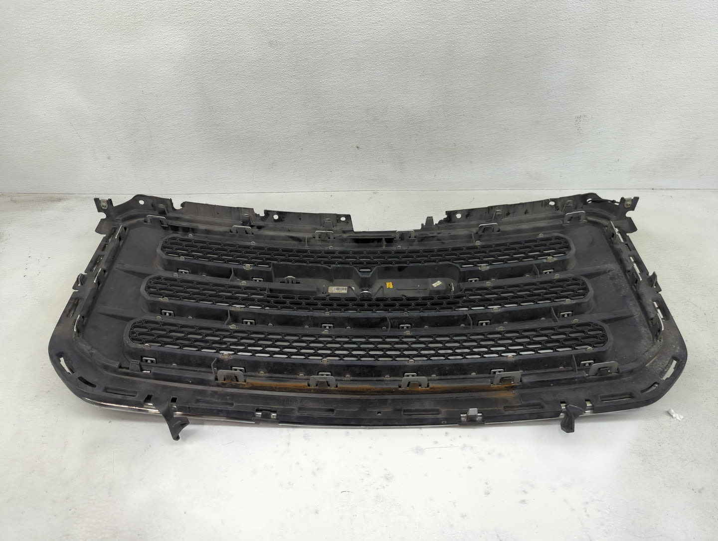 2013-2017 Gmc Acadia Front Grille Bumper Not Included - Oemusedautoparts1.com