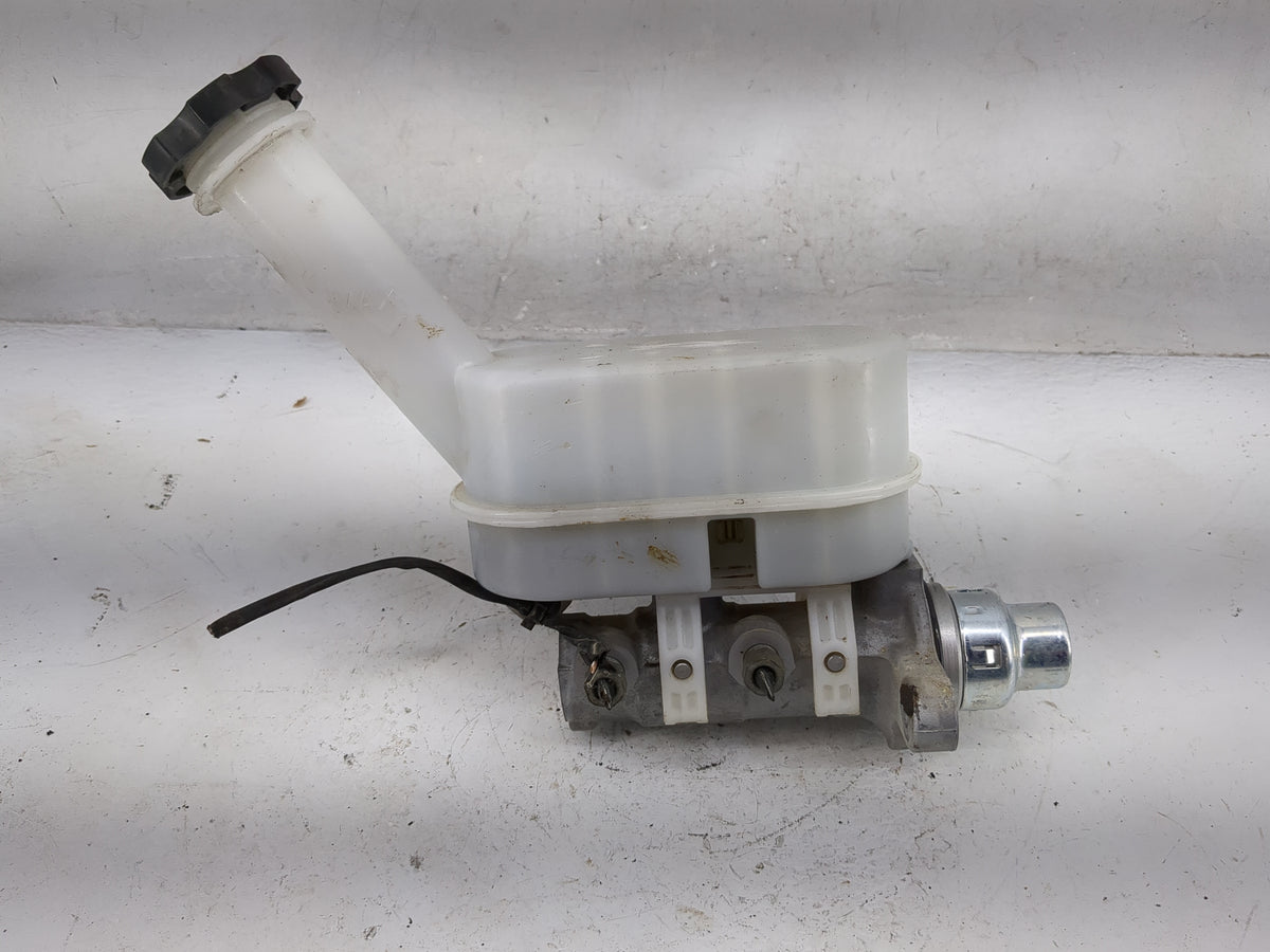 2009-2017 Gmc Acadia Brake Master Cylinder 1088983 - Oemusedautoparts1.com