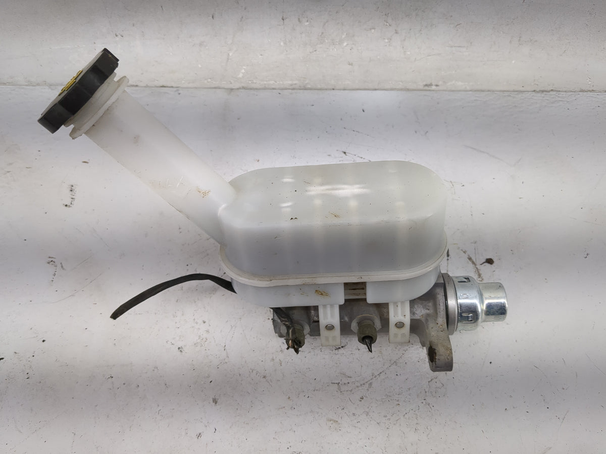 2009-2017 Gmc Acadia Brake Master Cylinder 1088983 - Oemusedautoparts1.com