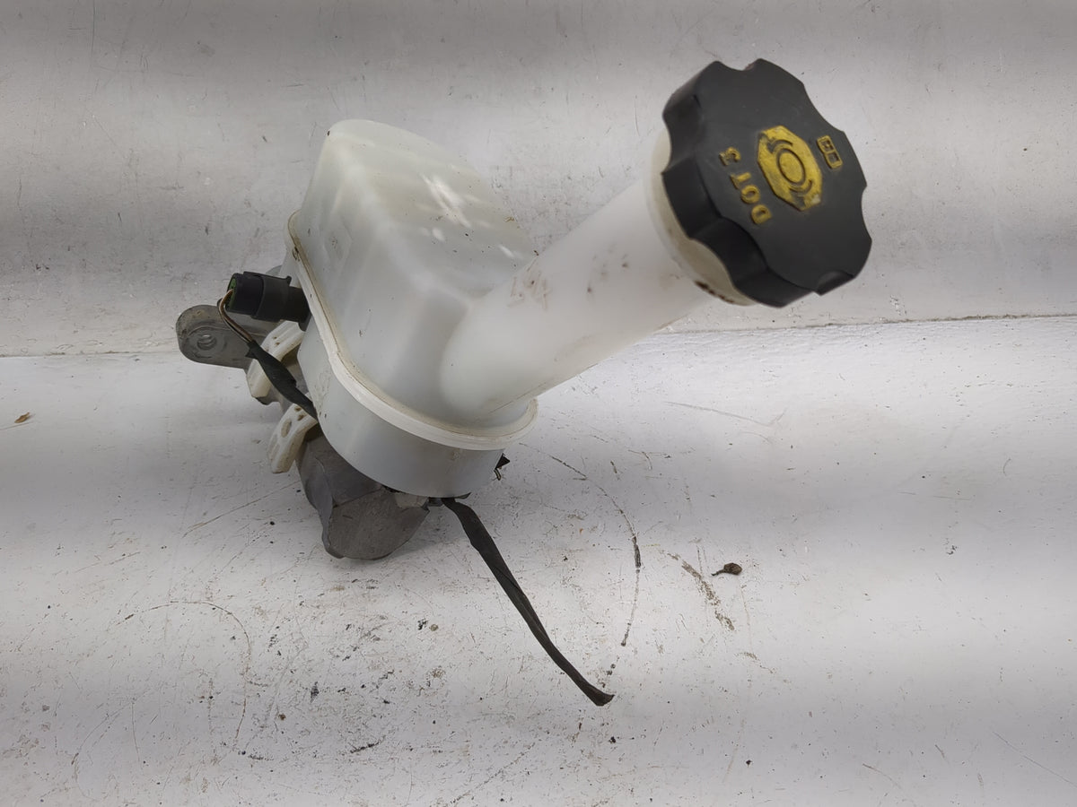 2009-2017 Gmc Acadia Brake Master Cylinder 1088983 - Oemusedautoparts1.com