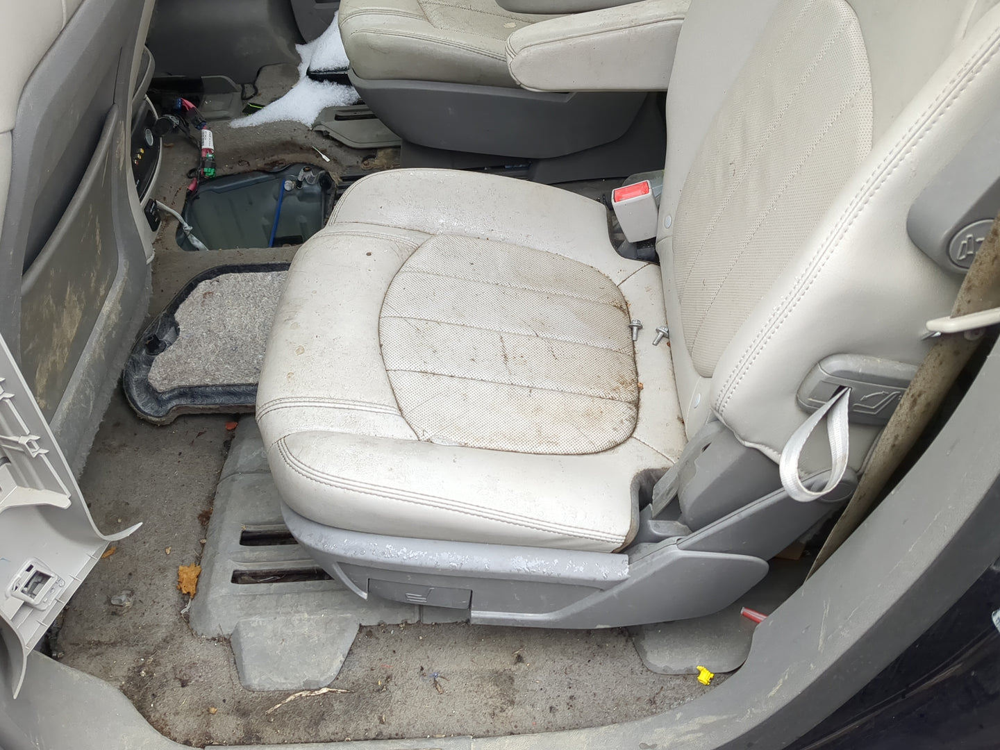 2016 Gmc Acadia Rear Seat Oem 1089069 - Oemusedautoparts1.com