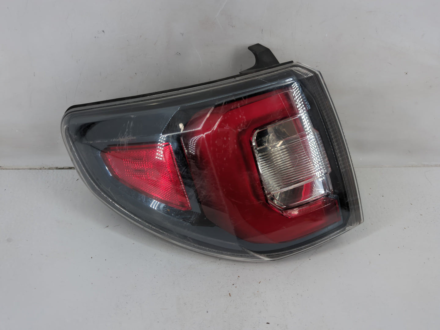 2013-2017 Gmc Acadia Tail Light Assembly Driver Left OEM P/N:23236014 Fits Fits 2013 2014 2015 2016 2017 OEM Used Auto Parts