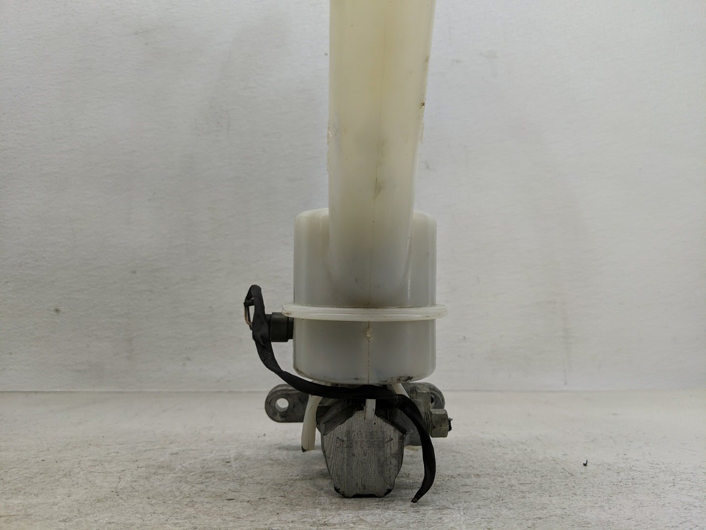 2009-2017 Gmc Acadia Brake Master Cylinder - Oemusedautoparts1.com