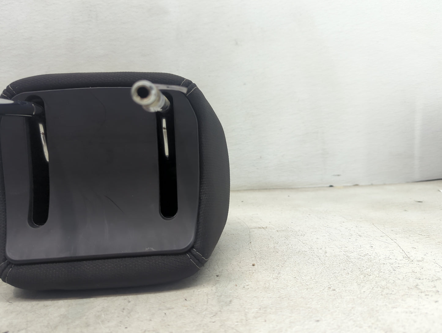 2015-2017 Gmc Acadia Headrest Head Rest Front Driver Passenger Seat Fits Fits 2015 2016 2017 OEM Used Auto Parts - Oemusedau