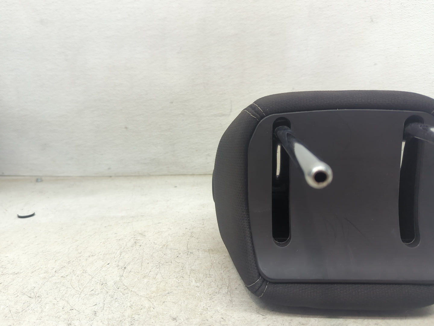 2015-2017 Gmc Acadia Headrest Head Rest Front Driver Passenger Seat Fits Fits 2015 2016 2017 OEM Used Auto Parts - Oemusedau