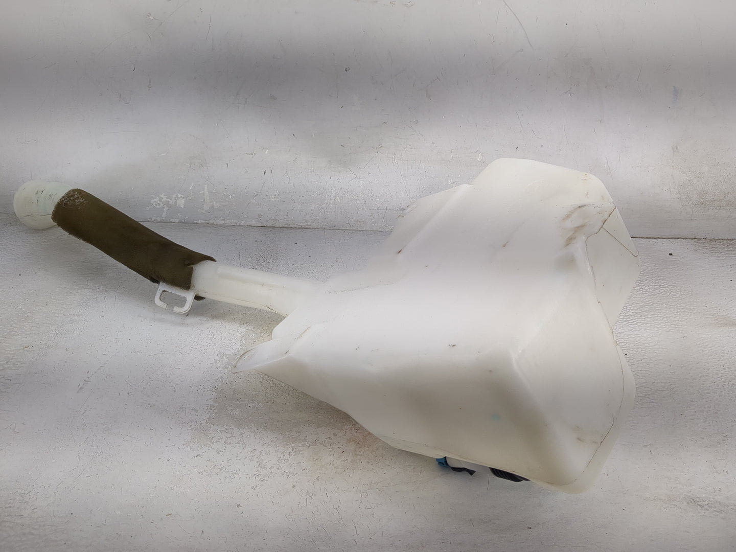2010-2017 Gmc Acadia Windshield Washer Fluid Reservoir Bottle Oem 1474056 - Oemusedautoparts1.com