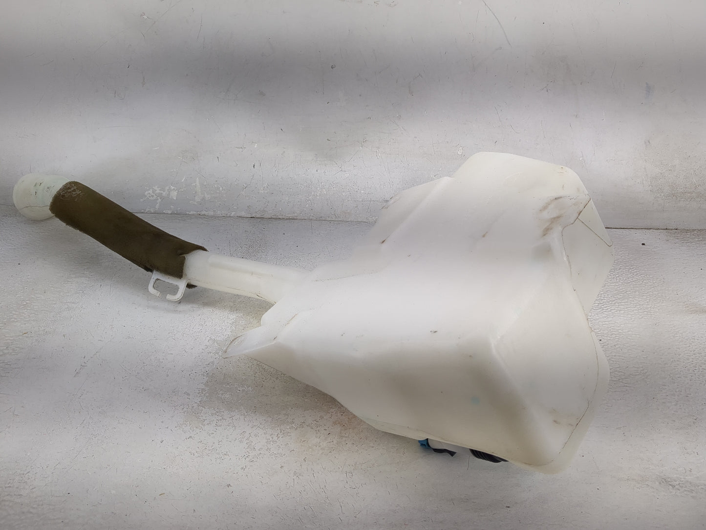 2010-2017 Gmc Acadia Windshield Washer Fluid Reservoir Bottle Oem 1474056 - Oemusedautoparts1.com