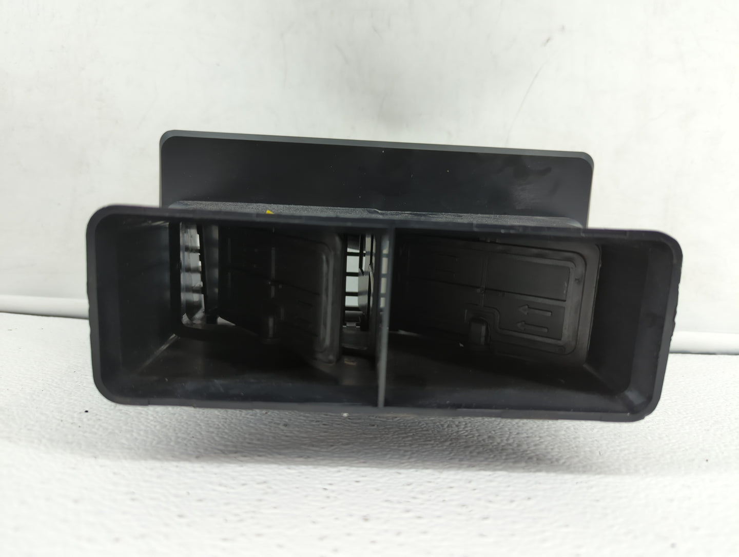 2016 Gmc Acadia CENTER DASH VENTS Black - Oemusedautoparts1.com