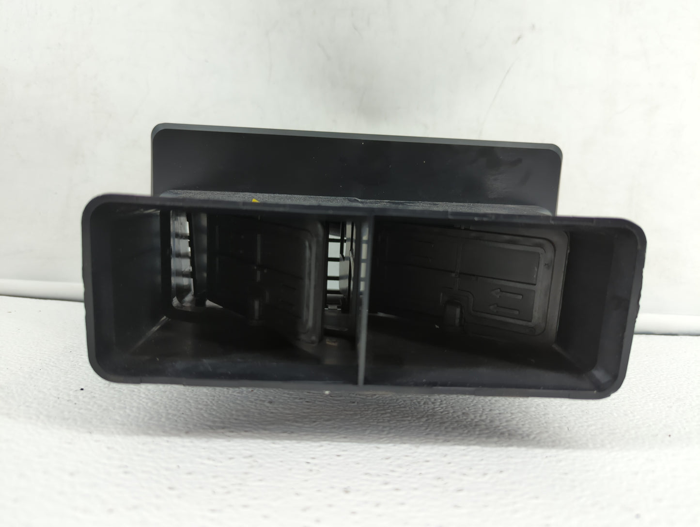 2016 Gmc Acadia CENTER DASH VENTS Black - Oemusedautoparts1.com