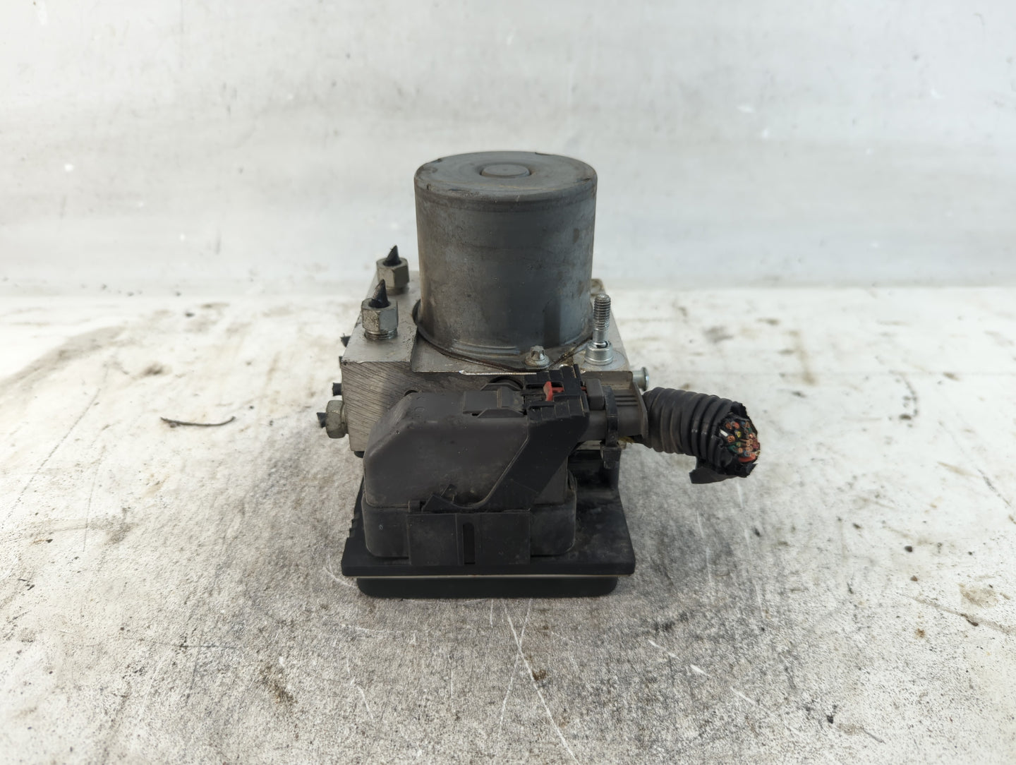 2012-2017 Gmc Acadia ABS Pump Control Module Replacement P/N:22893247 Fits Fits 2012 2013 2014 2015 2016 2017 OEM Used Auto 