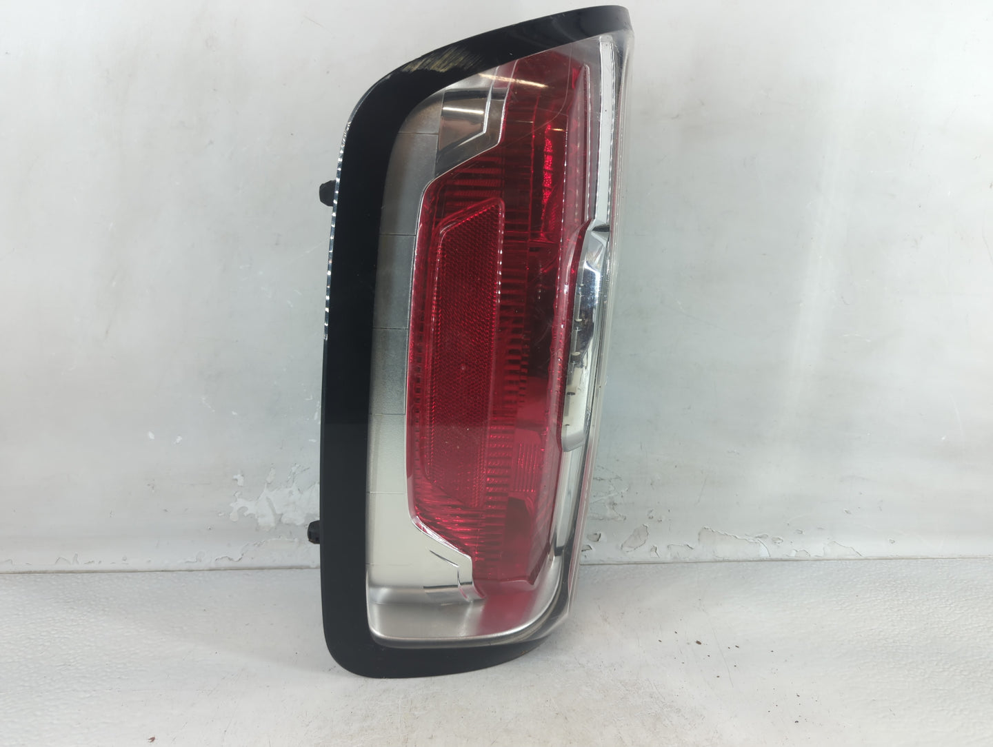 2015-2022 Gmc Canyon Tail Light Assembly Driver Left OEM Fits Fits 2015 2016 2017 2018 2019 2020 2021 2022 OEM Used Auto Par