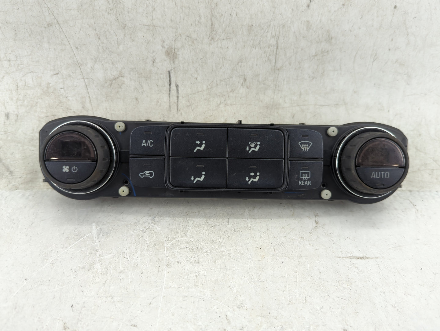 2016 Gmc Canyon Climate Control Module Temperature AC/Heater Replacement P/N:23211701 Fits OEM Used Auto Parts - Oemusedauto