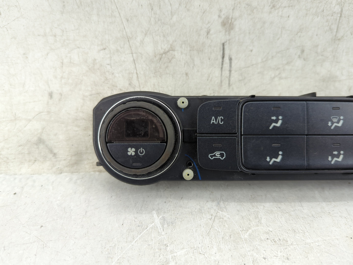 2016 Gmc Canyon Climate Control Module Temperature AC/Heater Replacement P/N:23211701 Fits OEM Used Auto Parts - Oemusedauto