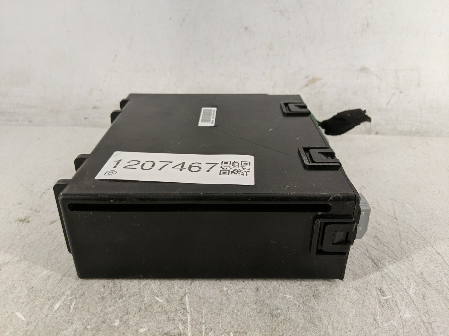 2016 Gmc Sierra 1500 Radio AM FM Cd Player Receiver Replacement P/N:13506380 Fits Fits 2017 OEM Used Auto Parts - Oemusedaut