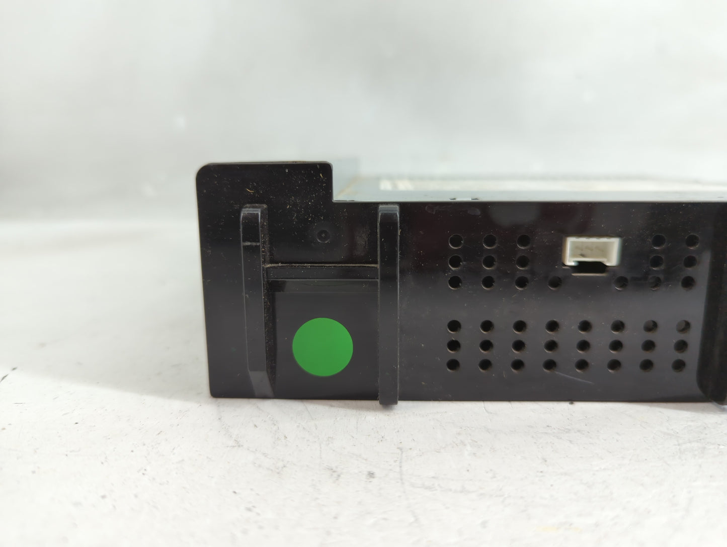 2016 Gmc Sierra 1500 Radio AM FM Cd Player Receiver Replacement P/N:42473827 Fits OEM Used Auto Parts - Oemusedautoparts1.co