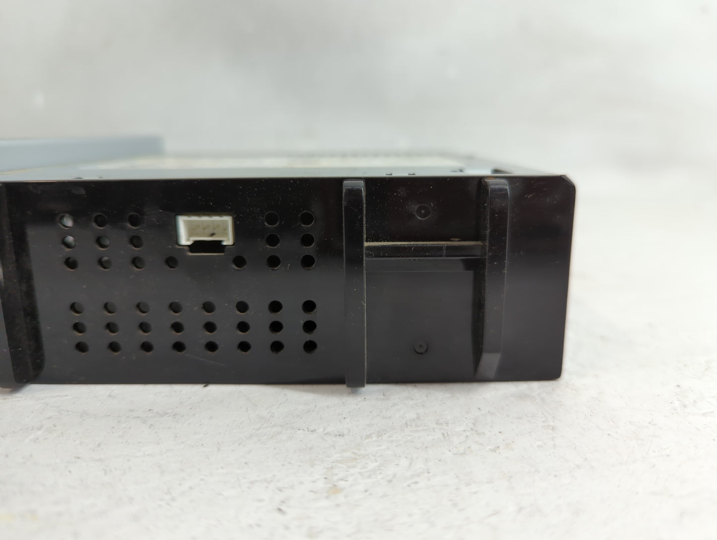 2016 Gmc Sierra 1500 Radio AM FM Cd Player Receiver Replacement P/N:42473827 Fits OEM Used Auto Parts - Oemusedautoparts1.co
