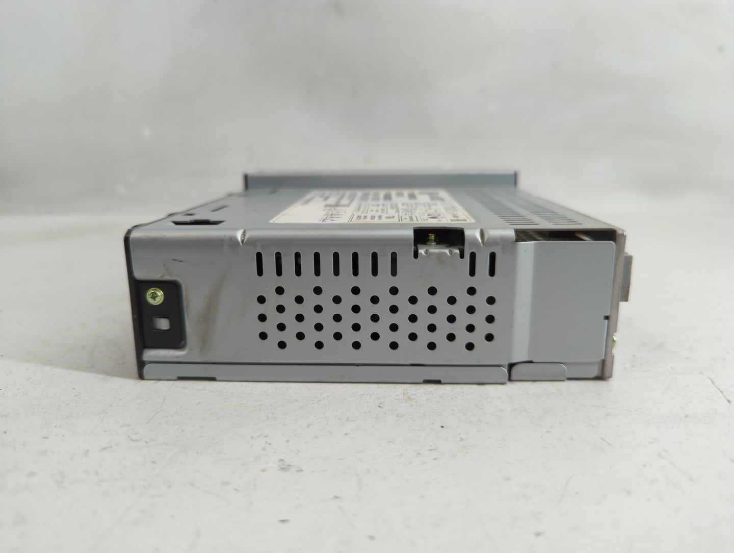 2016 Gmc Sierra 1500 Radio AM FM Cd Player Receiver Replacement P/N:42473827 Fits OEM Used Auto Parts - Oemusedautoparts1.co