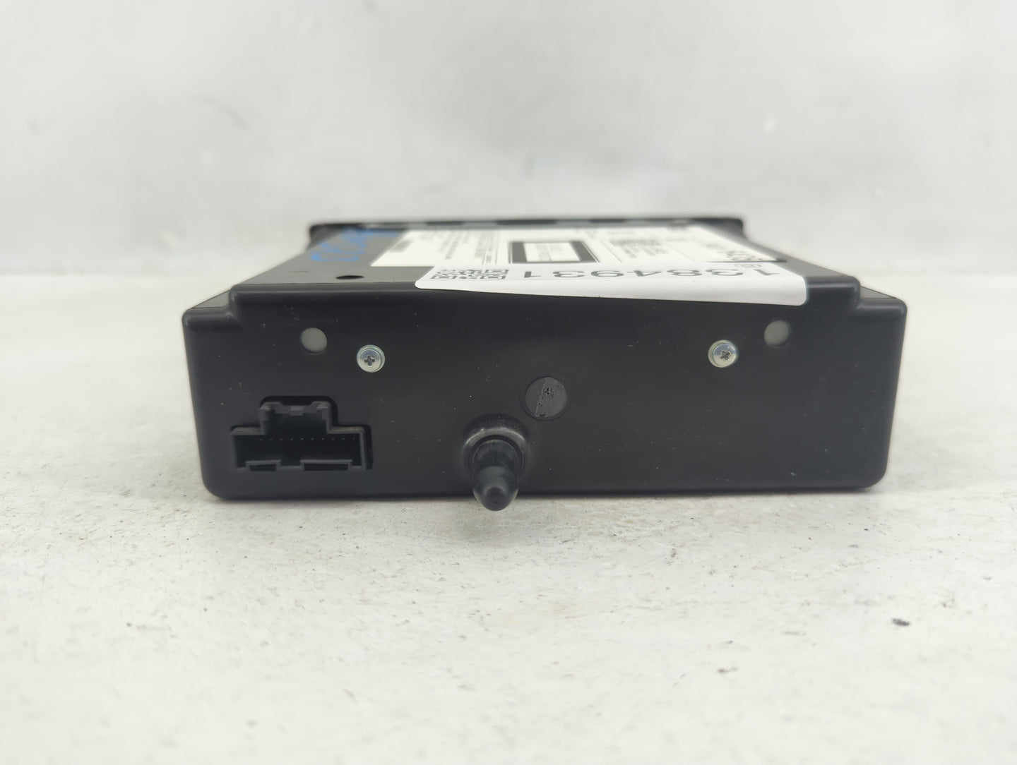 2015-2019 Gmc Sierra 1500 Radio AM FM Cd Player Receiver Replacement P/N:84016435 Fits Fits 2015 2016 2017 2018 2019 2020 OE