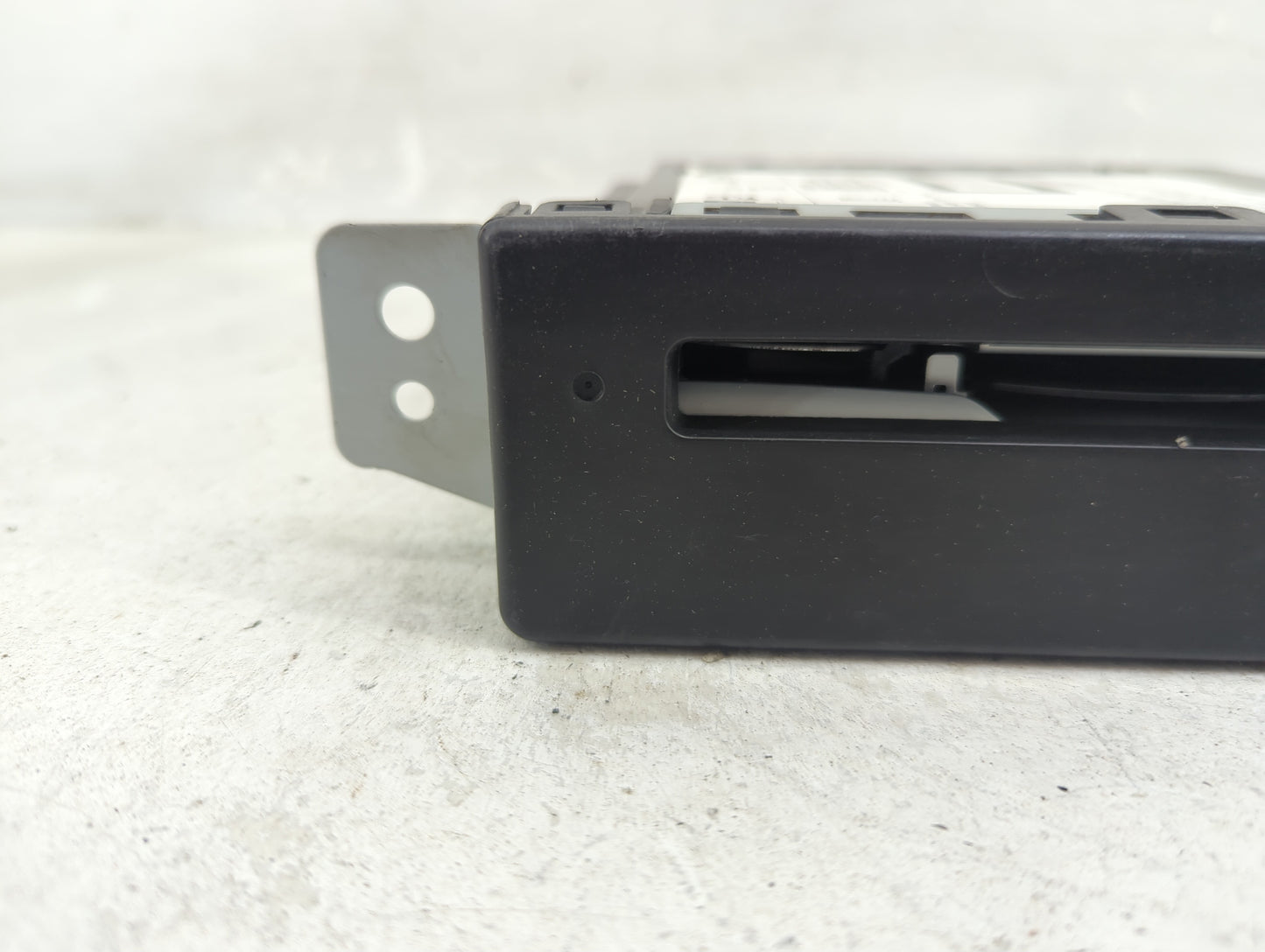 2016 Gmc Sierra 1500 Radio AM FM Cd Player Receiver Replacement P/N:13594481 Fits Fits 2017 OEM Used Auto Parts - Oemusedaut
