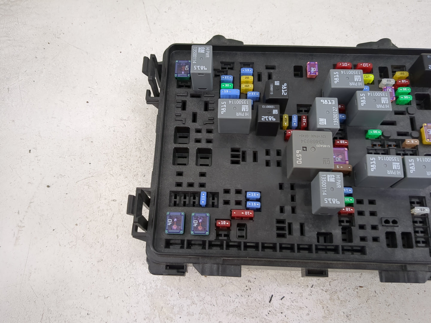 2016 Gmc Sierra 1500 Fusebox Fuse Box Panel Relay Module P/N:84075773_01 Fits Fits 2017 OEM Used Auto Parts - Oemusedautopar