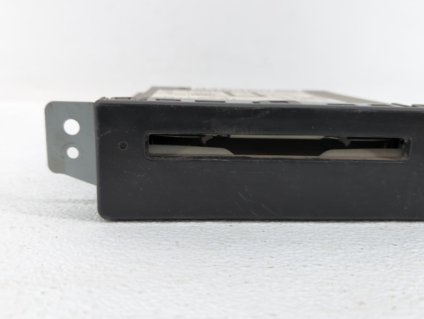 2015-2018 Gmc Sierra 1500 Am Fm Cd Player Radio Receiver - Oemusedautoparts1.com