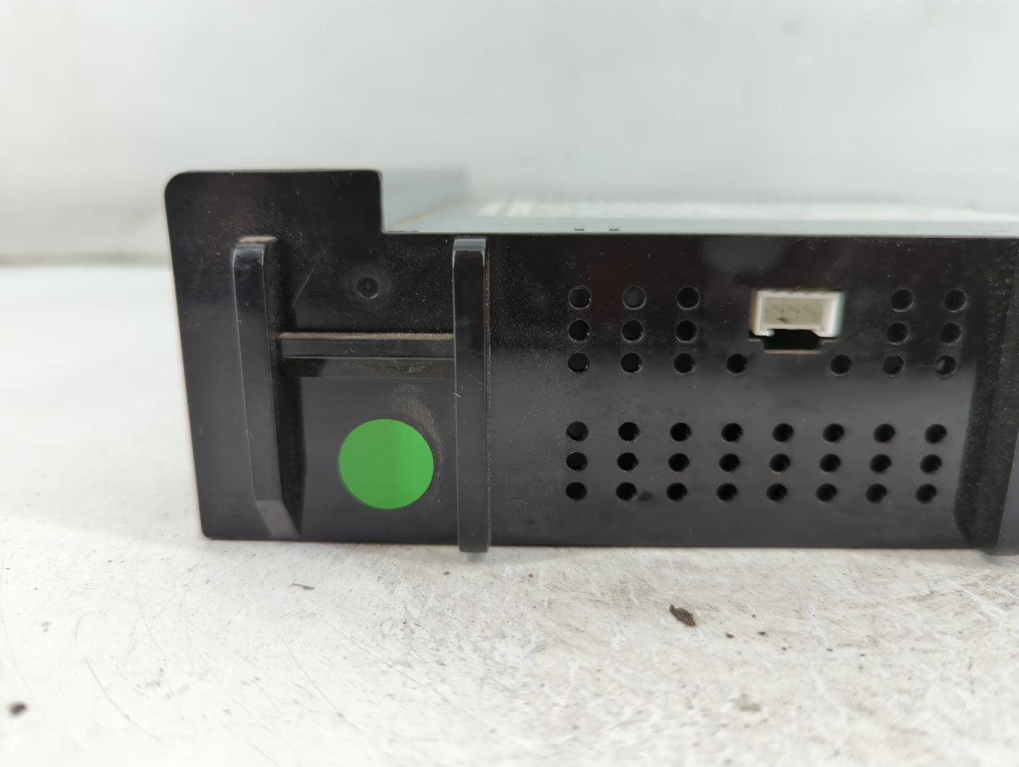 2016 Gmc Sierra 1500 Radio AM FM Cd Player Receiver Replacement P/N:42473827 Fits OEM Used Auto Parts - Oemusedautoparts1.co